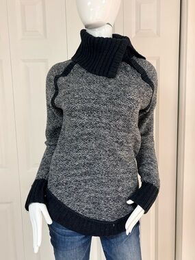 Lululemon Athletica, Sweater 8